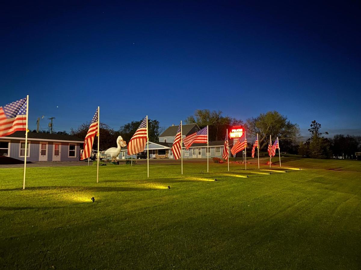 Pelican Motel Pelican Rapids 외부 사진